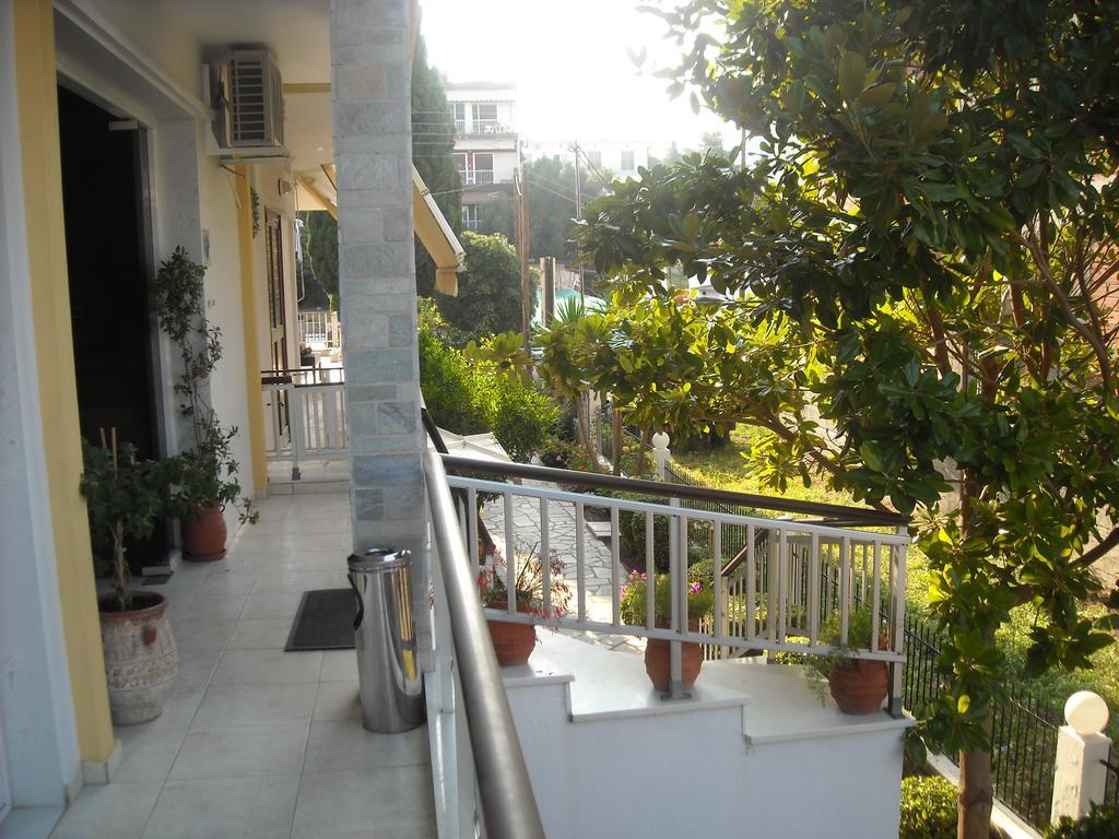 Iris Hotel Nea Kallikrateia Exterior photo