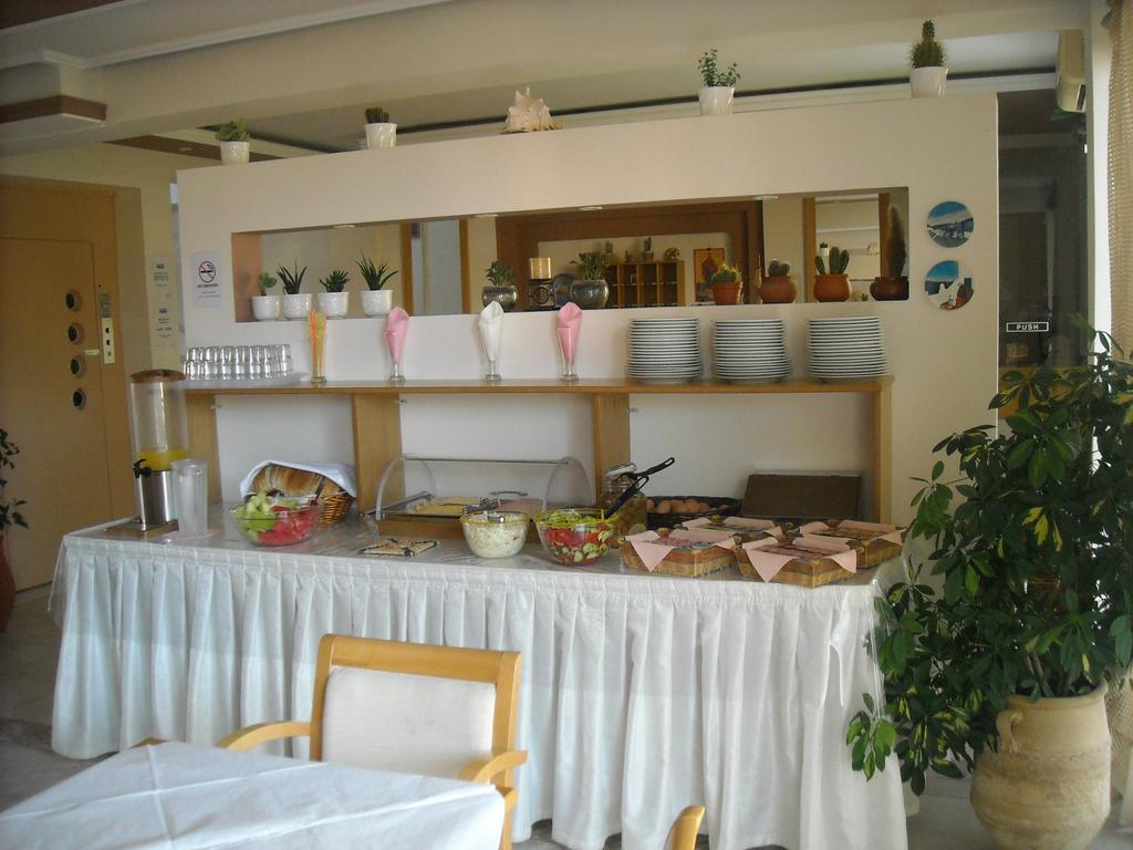 Iris Hotel Nea Kallikrateia Exterior photo